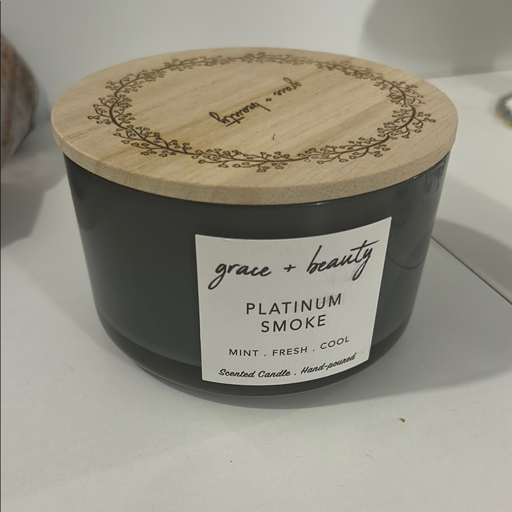 Platinum Smoke Scented Candle - Black